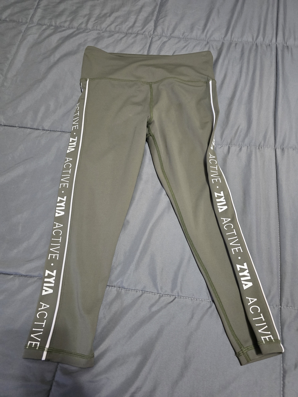 Zyla Active Olive Green Logo Leggings Cropped Size 6-8